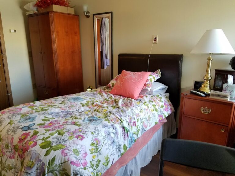 Laurelwood Senior Living photo