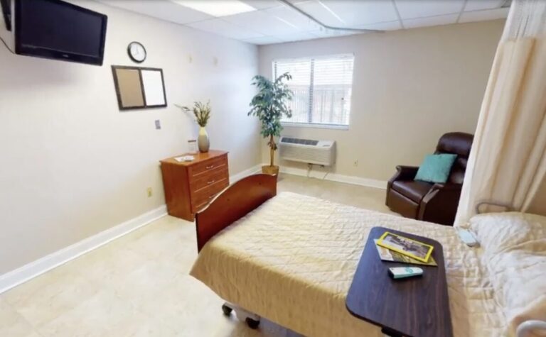 Majestic Care of Middletown Assisted Living photo